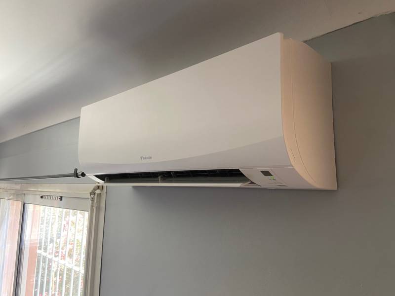 Fourniture et pose d'un climatiseur Daikin mono split réversible sur Aix-en-Provence